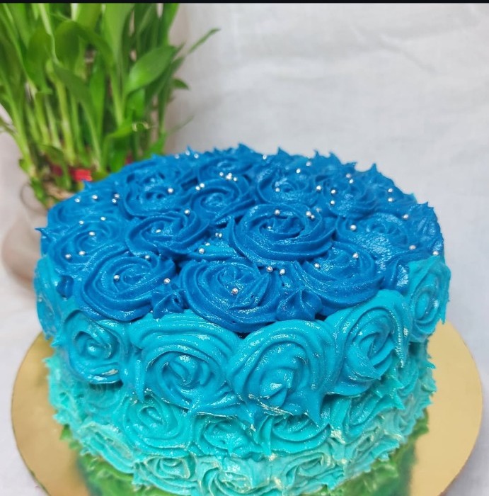 Blue rosette cake