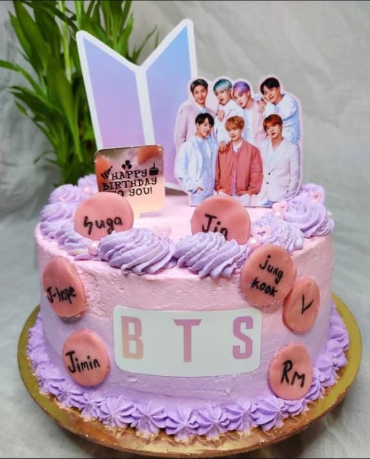 K-pop themed celebration cake